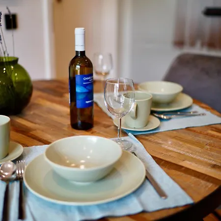 Edler Wohnraum Luxurioeses Im Zentrum Mit Balkon, Kaffeevollautomat, Klima & Parkplatz