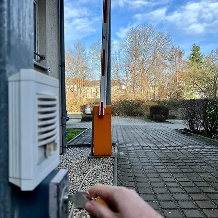 Edler Wohnraum Im Zentrum Mit Himmelbett, Balkon, Miele-kaffeevollautomat, Klima, Parkplatz & Wlan 201 Mbps Apartman Zwickau