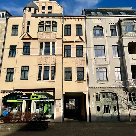 Edler Wohnraum Im Zentrum Mit Himmelbett, Balkon, Miele-kaffeevollautomat, Klima, Parkplatz & Wlan 201 Mbps Zwickau