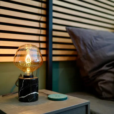 Апартаменты Edler Wohnraum Im Zentrum Mit Himmelbett, Balkon, Miele-kaffeevollautomat, Klima, Parkplatz & Wlan 201 Mbps Цвиккау