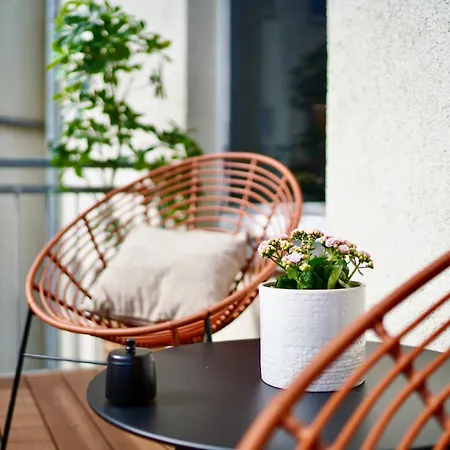 Edler Wohnraum Im Zentrum Mit Himmelbett, Balkon, Miele-kaffeevollautomat, Klima, Parkplatz & Wlan 201 Mbps Апартаменты *
