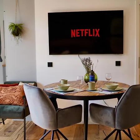 Апартаменты Edler Wohnraum Im Zentrum Mit Himmelbett, Balkon, Miele-kaffeevollautomat, Klima, Parkplatz & Wlan 201 Mbps *