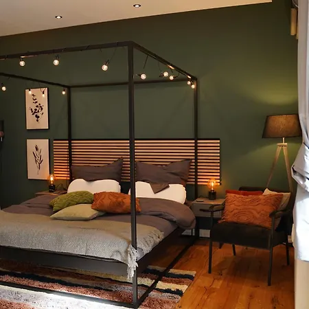 Апартаменты Edler Wohnraum Im Zentrum Mit Himmelbett, Balkon, Miele-kaffeevollautomat, Klima, Parkplatz & Wlan 201 Mbps Цвиккау