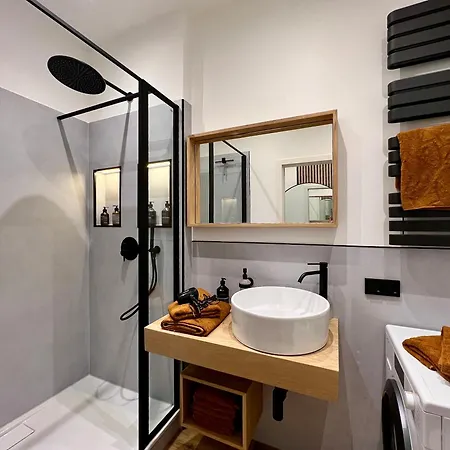 Edler Wohnraum Luxurioeses Im Zentrum Mit Balkon, Kaffeevollautomat, Klima & Parkplatz *